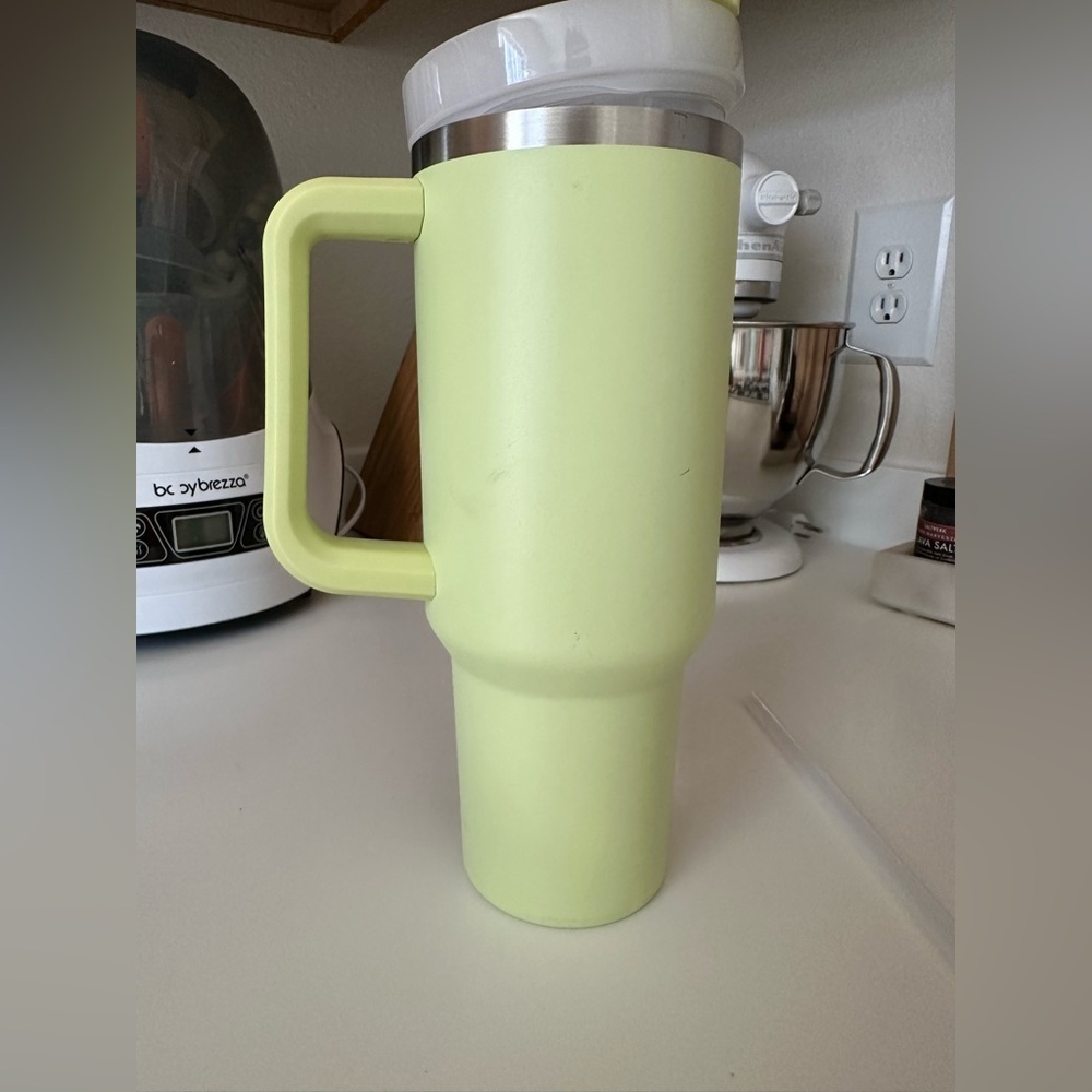 40oz Stanley Quencher - Picture 3 of 4